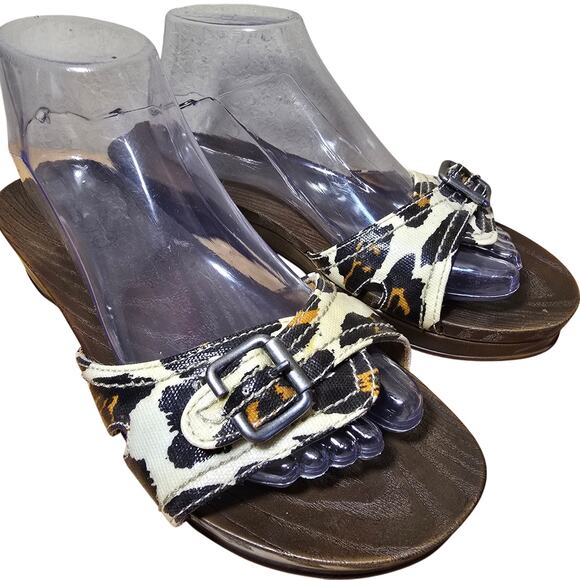 Dr Scholls Sandals Womens 10 Wooden Slide Flats Buckle Comfort Beige Slip On LN - Picture 1 of 8